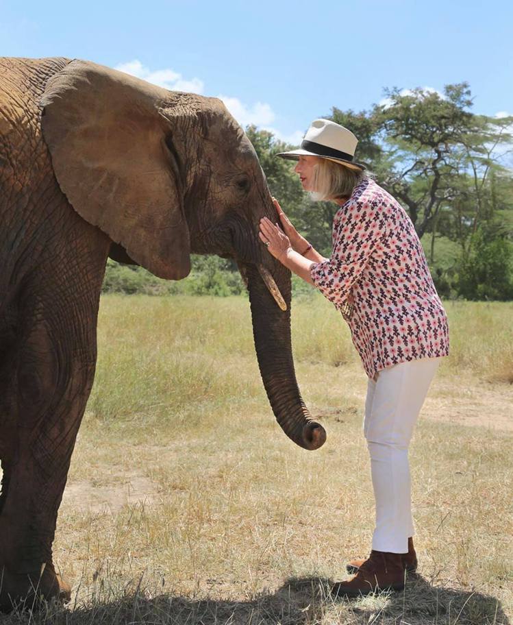 香緹卡夫人探訪大衛·謝爾德里克野生動物基金會，實際支持小象孤兒院計畫。圖／香緹卡提供