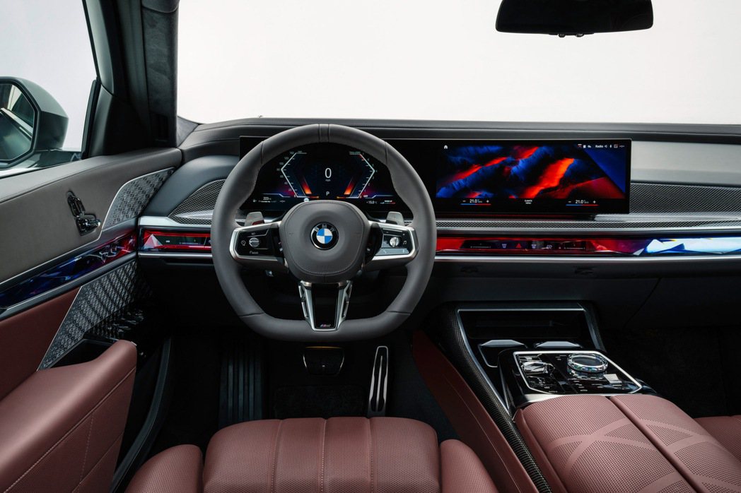 圖為全新BMW G70 760i xDrive內裝。 摘自BMW