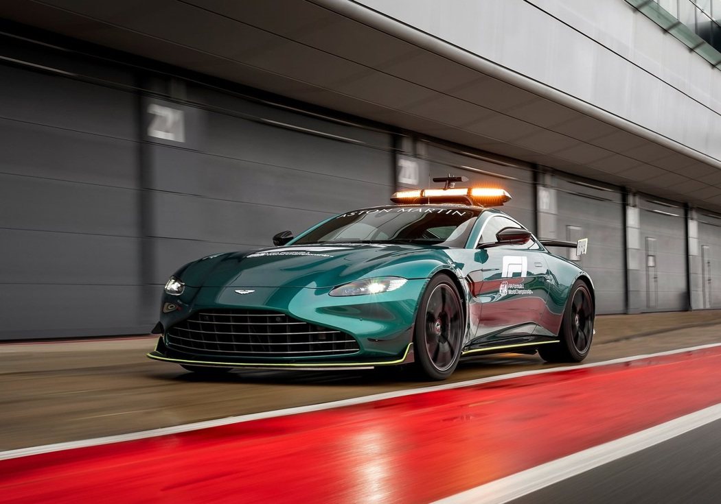 Aston Martin Vantage F1 Safety Car。 摘自As...