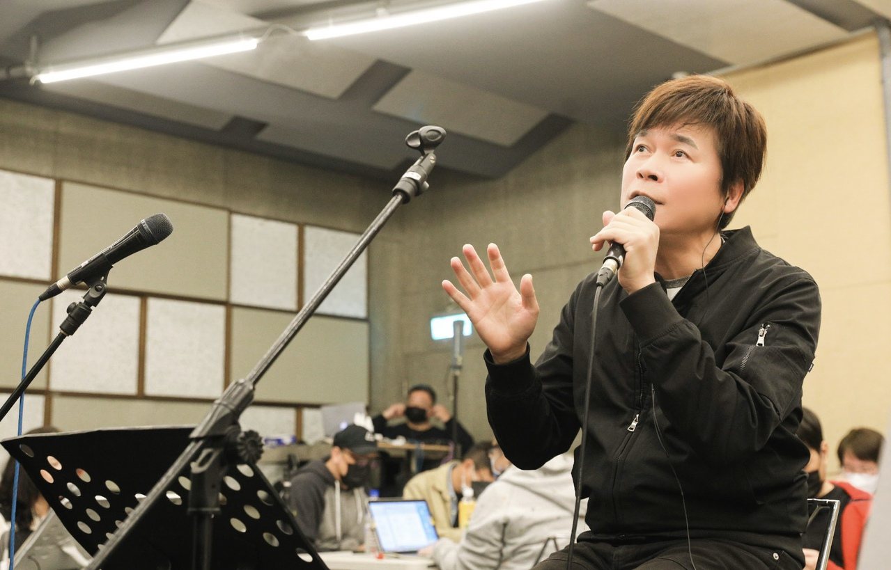 洪榮宏參演5月1日的「真愛秀．藍寶石大歌廳」。圖／高雄流行音樂中心提供