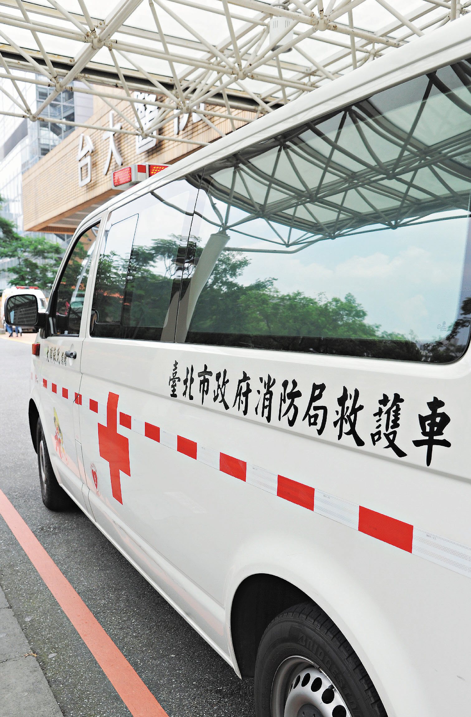 Winly與她4歲兒子確診，她感謝台北市政府消防局立刻派出救護車。本報資料照片