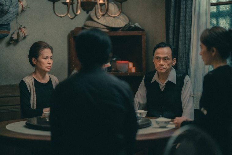 陳以文、赫容在「頭七」中飾演Selina多年未見的父母。圖／皮諾丘電影提供