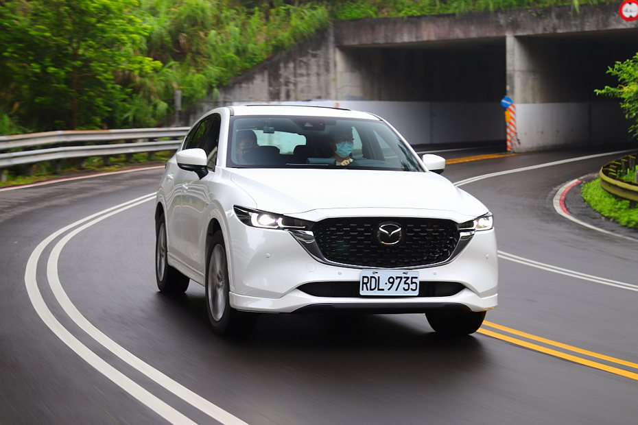 小改款Mazda CX-5不僅帶來渦輪引擎，更有駕乘質感上的提升。 記者張振群／攝影