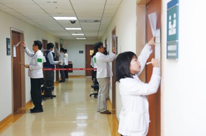 台灣2011年引進臨床技能測驗（OSCE），2013年正式納入醫師國考，圖為OSCE示意圖，人物與新聞無關。圖／長庚醫院提供