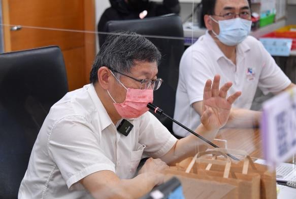 台北市長柯文哲正式拍板，台北市醫護人員及防疫必要人員，將採取「以篩檢代替隔離」，確保第一線醫護與防疫量能。圖／北市府提供