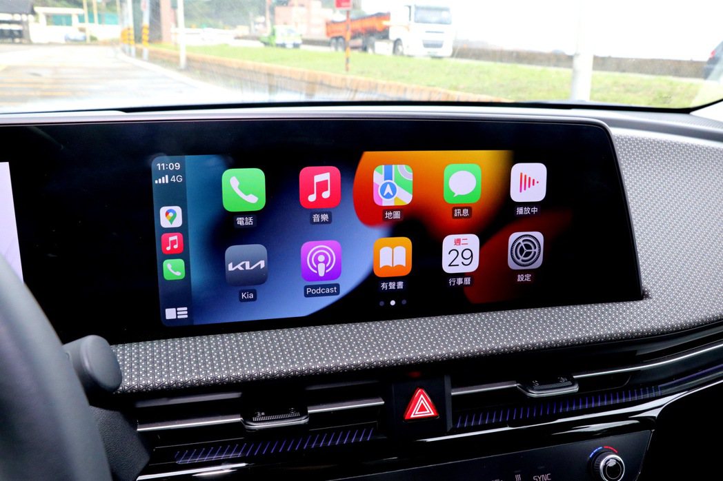 12.3吋中央螢幕，支援Apple CarPlay / Android Auto...