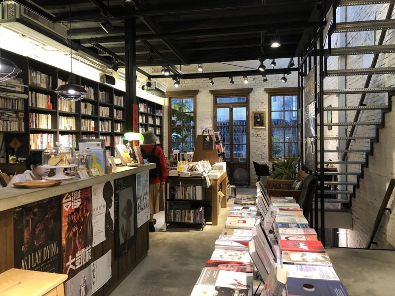 浮光書店是台北人氣獨立書店，採取複合式經營。記者何定照／攝影