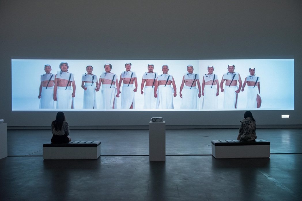 《NEXEN時間之血》展現藝術家謝春德深具劇場性與張力的跨域創作表現。 圖／高雄...