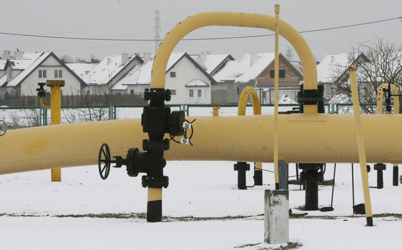 波兰26日称已准备好面临俄国中断天然气供应的风险，图为华沙附近一处俄国天然气接收管线。美联社(photo:UDN)