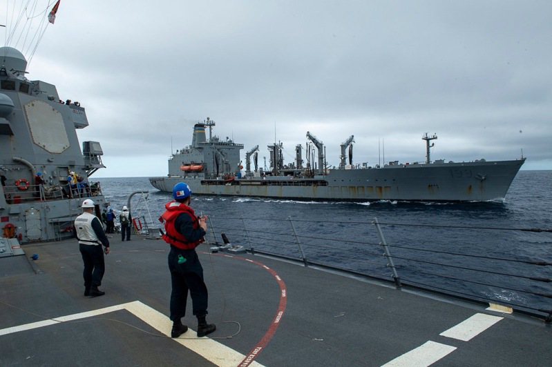 美國海軍今宣稱桑普森號驅逐艦（DDG-102）週二通過台灣海峽是在依照國際法下進行的一次例行性行動。圖／美軍第七艦隊