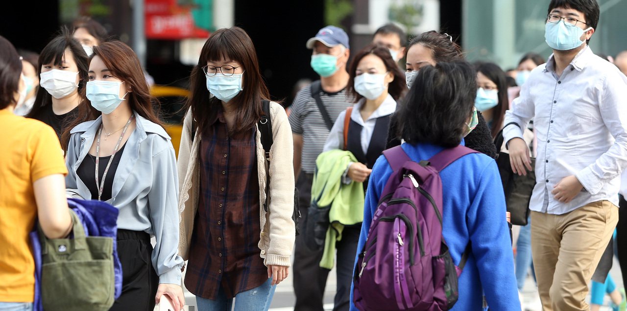 台灣什麼時候才能脫口罩及疫苗限制取消，專家認為「至少要觀察至明年」。聯合報系資料照／記者侯永全攝影