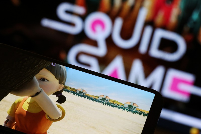Netflix去年推出的韓國影集「魷魚遊戲」在全球爆紅。路透