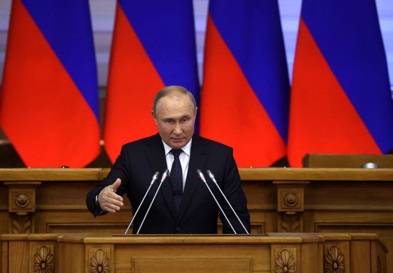 俄国总统普亭27日在立法委员会会议上发表谈话。路透(photo:UDN)