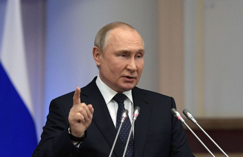 俄羅斯總統普亭提出警告，稱「任何試圖干預烏克蘭戰爭的國家都將面臨『閃電般的回擊』」。美聯社