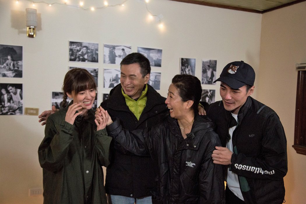 林予晞（左起）、李天柱、方文琳和是元介一起錄實境節目「花甲少年趣旅行」。圖／東森