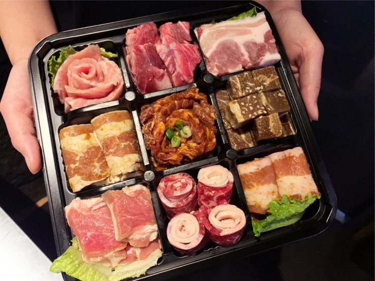 姜滿堂推出「盛宴牛豬雙拼」，每套1,088元。圖／豆府提供