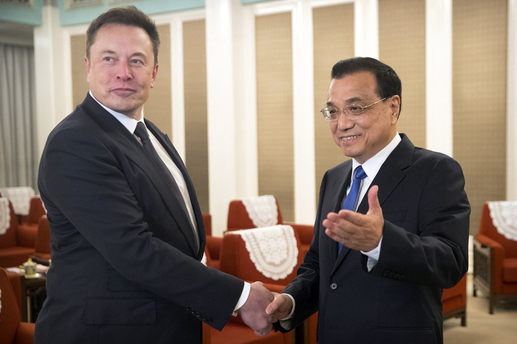 2019年馬斯克訪問中國時也與總理李克強會面。 圖／歐新社　