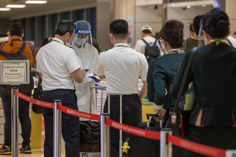 台灣嚴苛的機組員檢疫政策曾讓國際飛行員協會（IFALPA）關切，憂慮影響機組員身心，恐造成飛安隱憂，示意圖，人物與新聞無關。圖／聯合報系資料照片