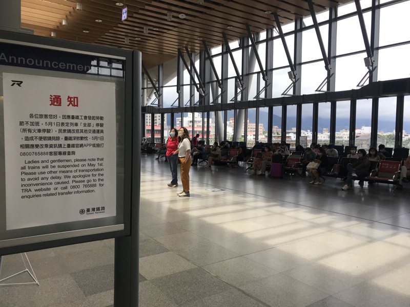 受台鐵工會51不加班影響，花蓮火車站今天上午上下車旅客明顯減少。記者王燕華／攝影