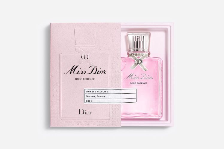迪奧MISS DIOR玫瑰珍釀香氛的粉色外盒，採用100%環保植物纖維製成。圖／...