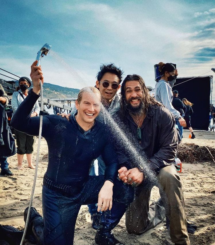 「水行俠2」導演溫子仁（中）發布的殺青照只見他和派屈克威爾森（左）與傑森摩莫亞。...