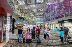 新加坡樟宜機場今年3月就迎來2020年3月後，機場旅運量首度破百萬人次的紀錄，比去年同期多了6倍之多。圖／樟宜機場提供
