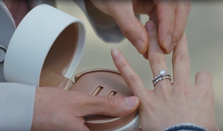 韓劇「瘋狂愛上你」大結局，FRED珠寶Pretty Woman系列的新型切割鑽戒...