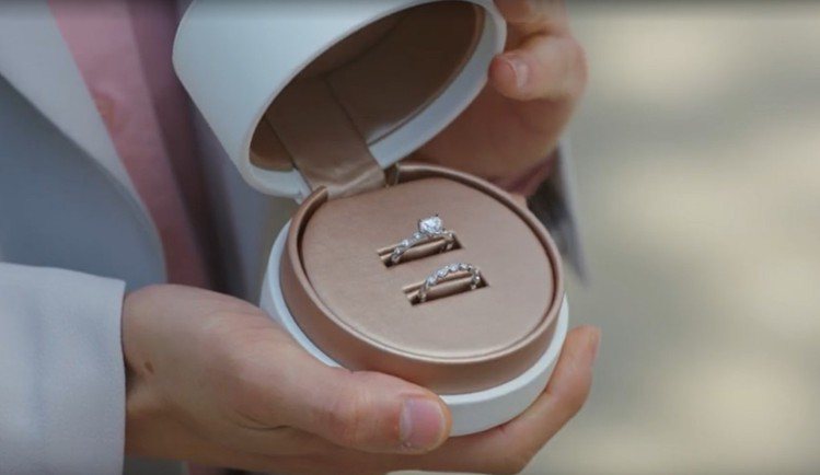 韓劇「瘋狂愛上你」大結局，FRED珠寶Pretty Woman系列的心型切割鑽戒...