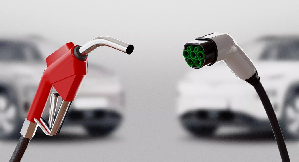 油價攀升讓民眾更願意考慮購買電動車。 摘自Carscoops.com