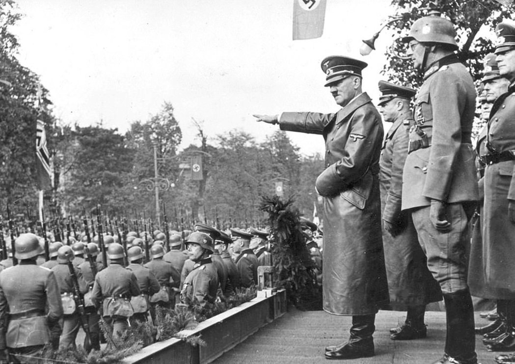 1939 年10月5日，希特勒在波蘭華沙。 圖／歐新社