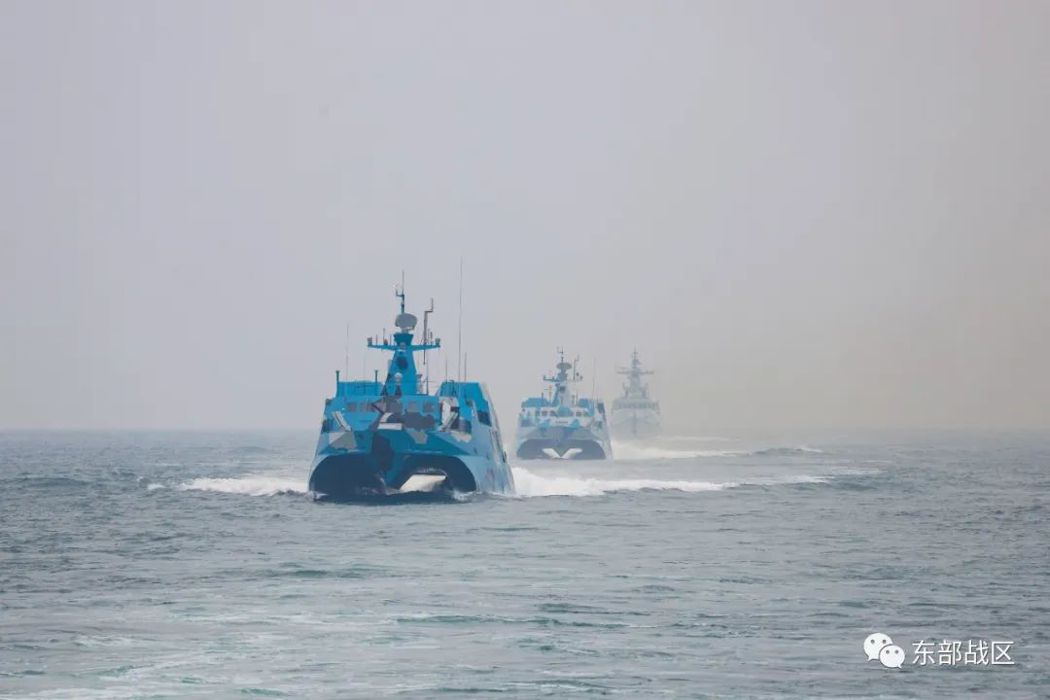 共軍東部戰區多艘艦艇赴東海海域進行實戰化訓練，「時刻準備戰鬥」。（東部戰區微信公...