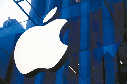 蘋果最大筆電組裝廠廣達上海廠停工與員工暴動負面效應浮現，新款Macbook Pro筆電出現嚴重供應不順。（路透）
