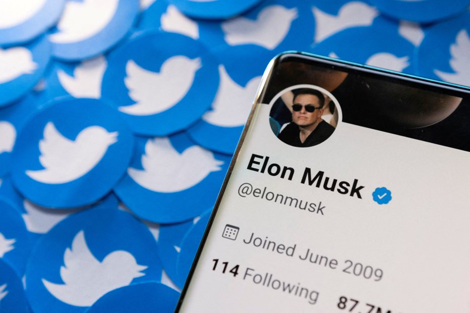 即將成為推特老闆的馬斯克，3日推文說有意向企業用戶收費。路透