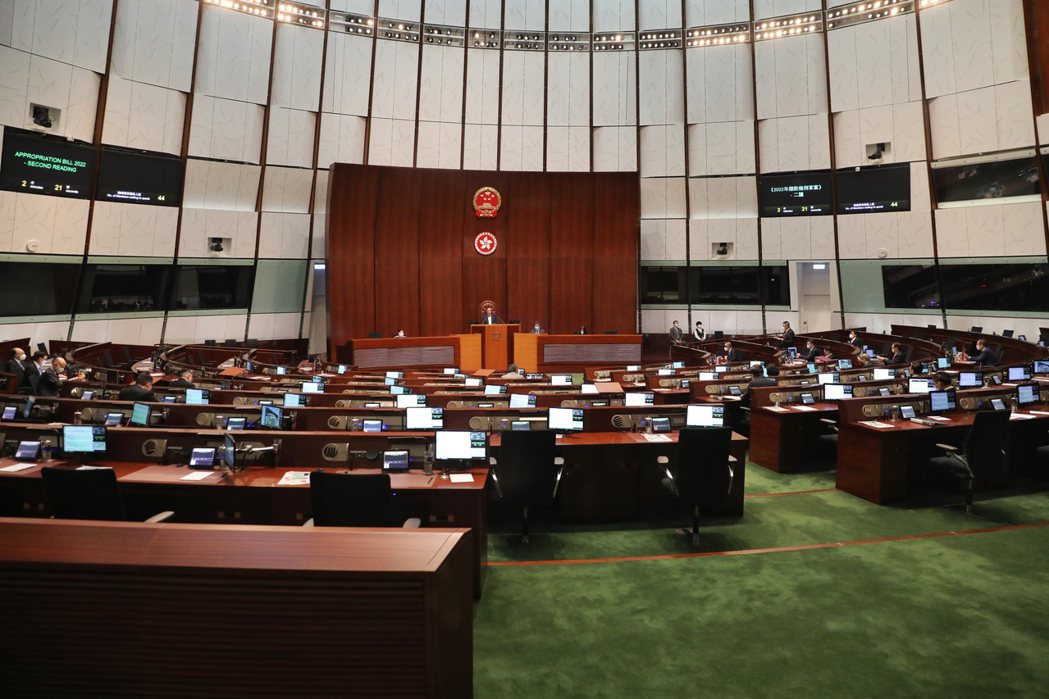 香港立法會恢復實體會議　審議財政預算案（5-1）
4月27日，香港立法會大會恢復...