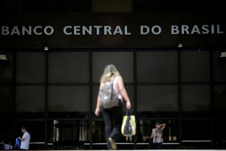 巴西央行4日宣布升息4碼，Selic利率調升至12.75%。路透