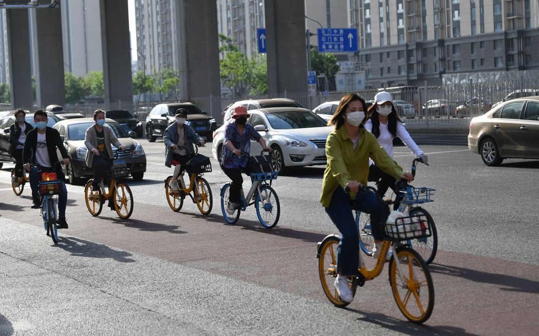 疫情下，共享單車成為不少北京市民的交通選擇。（取自《新京報》）