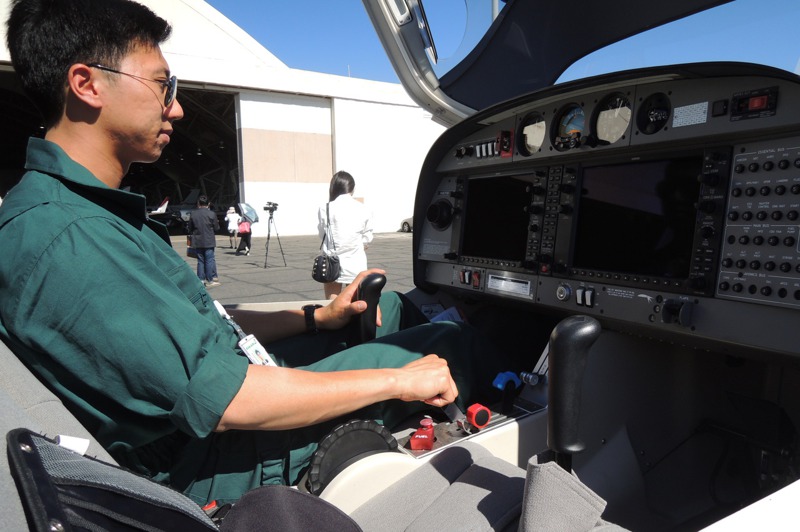 朝陽科大規畫飛行圓夢獎學金，並和長榮飛行學院合作，優秀學生可前往加州學飛，圖為長榮航空飛行學院訓練示意圖。圖／聯合報系資料照片