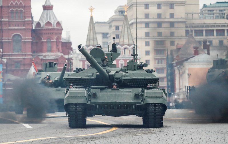 英國國防部在7日的最新烏克蘭局勢情資簡報指出，俄羅斯至少一輛最先進的T-90M戰車在戰鬥中被摧毀。資料照片。路透