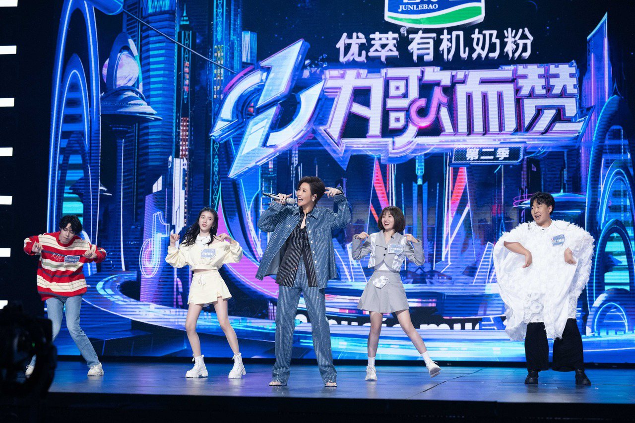 A-Lin在「為歌而贊」節目演唱新歌「摰友」。圖／索尼音樂提供