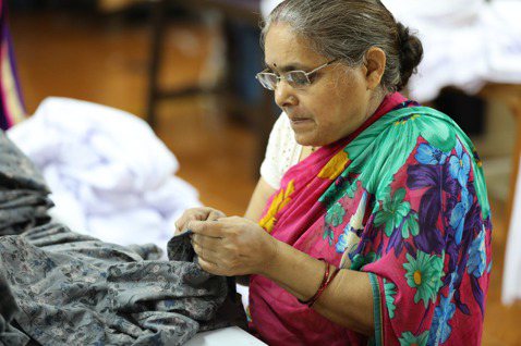 Creative Handicrafts建立嚴格的培訓機制，提升婦女的生產技術。...