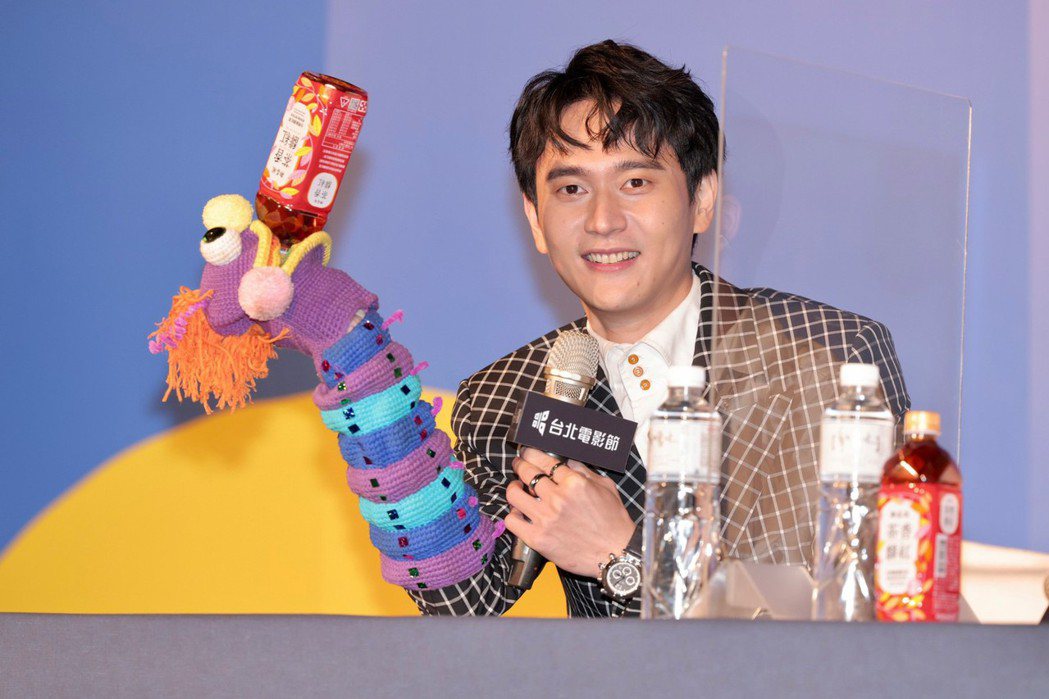 劉冠廷在台北電影節形象廣告操偶。記者李政龍／攝影