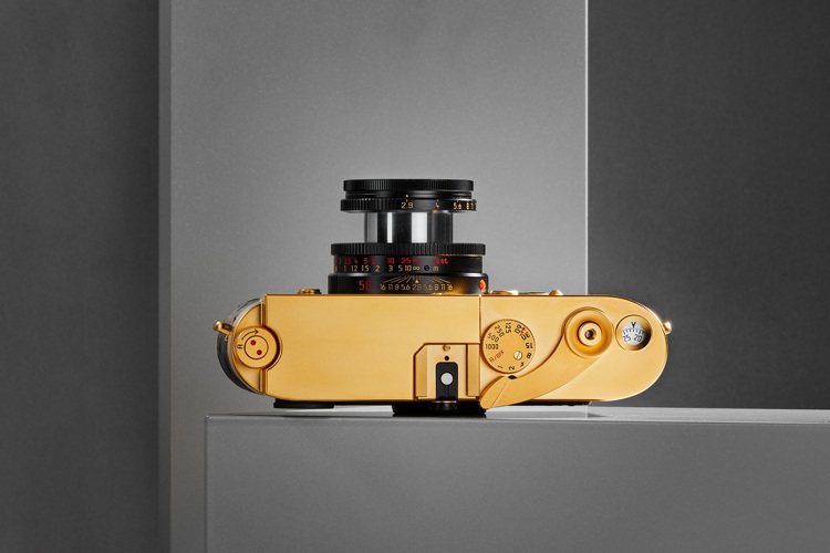 第40屆徠茲相機拍賣會慈善特別定製拍賣品，外飾金屬部件電鍍了一層真金。圖／徠卡相機提供