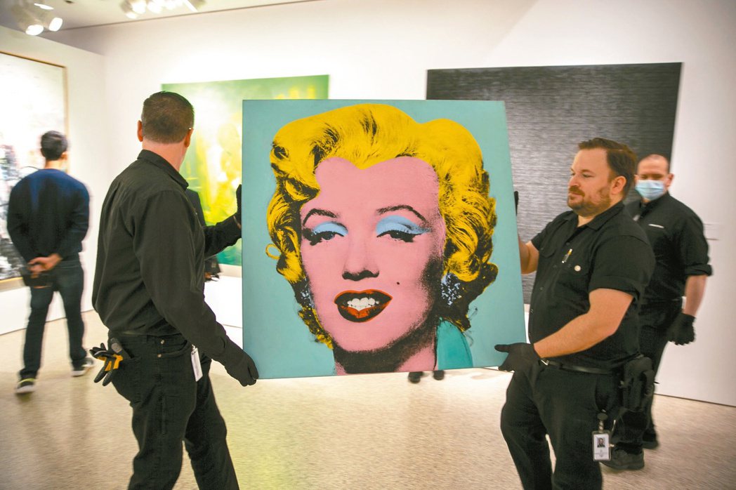 安迪沃荷的瑪麗蓮夢露畫像，周一（9日）在紐約的拍賣會上以1.95億美元的天價賣出。（美聯社）