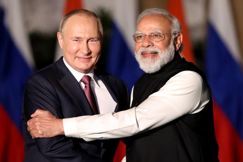 印度自俄國侵烏以來，一直不願譴責並制裁俄國。圖為印度總理莫迪（右）去年12月熱烈歡迎俄國總統普亭（左）前來首都新德里參加印俄年度峰會。歐新社