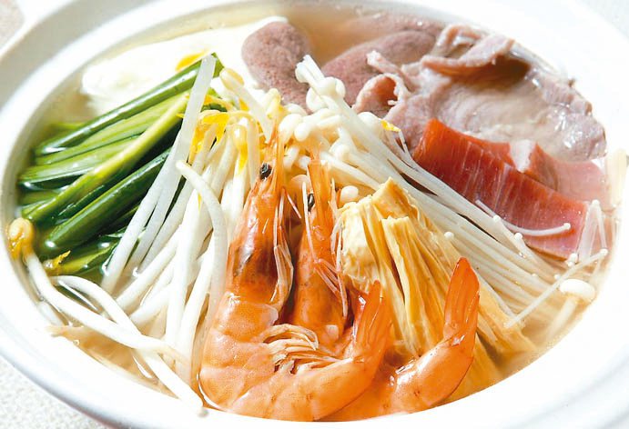 雲南官方近日針對過橋米線推出烹飪標準，圖為台灣餐廳的過橋米線。（圖／聯合報系資料...