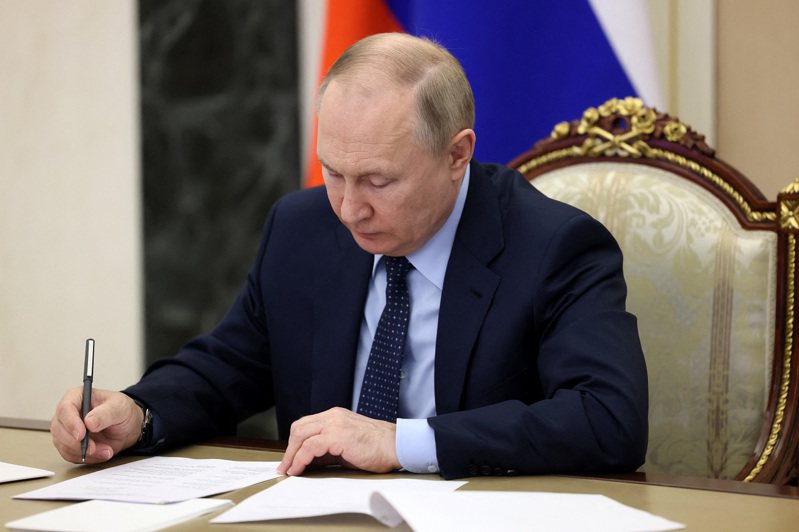 俄羅斯官媒《RT》10日報導，俄羅斯5位地方首長當天宣布辭職。俄羅斯總統普亭則已簽署法令，為所有5個地區任命代理首長。路透
