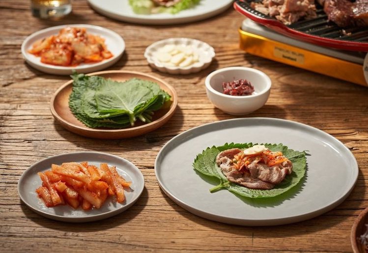 看《PX COOK全聯料理誌夏季試刊號》，用全聯食材輕鬆料理一桌韓國烤肉餐。 圖...