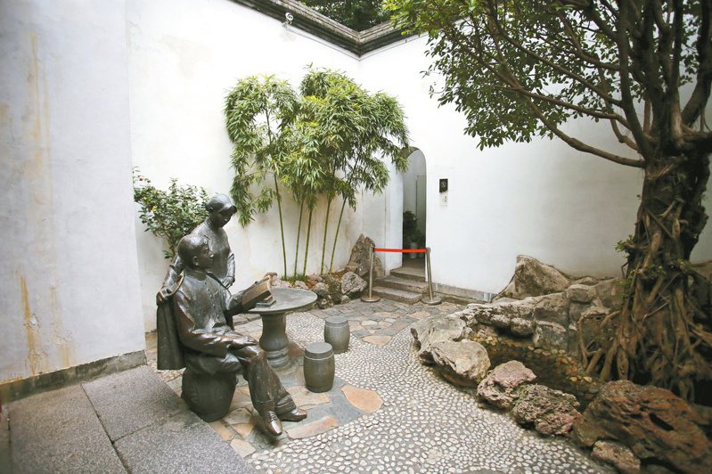 林覺民故居小園內，林覺民與妻子的塑像。聯合報系資料照