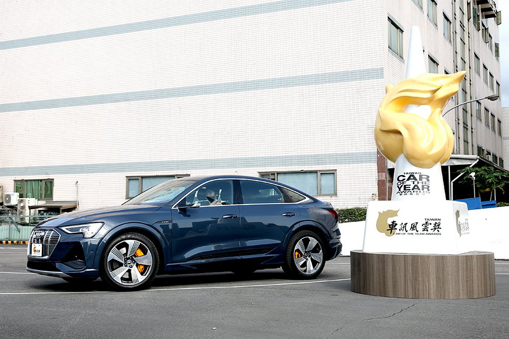 Audi e-tron則拿下「最佳進口豪華中大型SUV」。 圖／Audi提供
