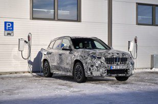 品牌第三款純電休旅、最遠可跑438公里　全新BMW iX1預約年底前正式登場！